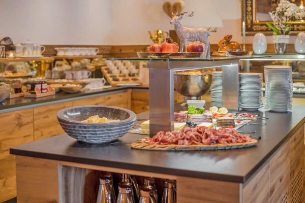 Verwöhn-Frühstücksbuffet mit regionalen Produkten