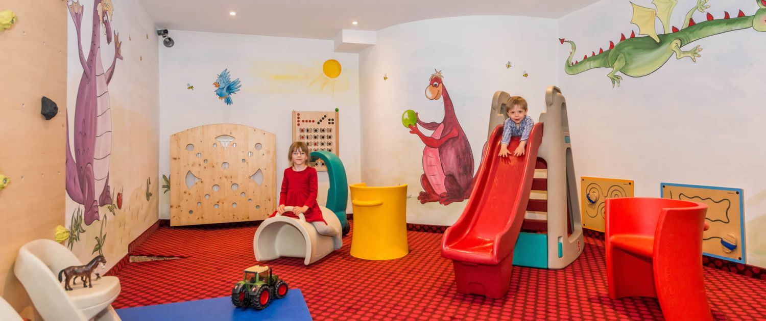 Familienskiurlaub im Hotel Almschlössl & Schrotteralm in Obertauern