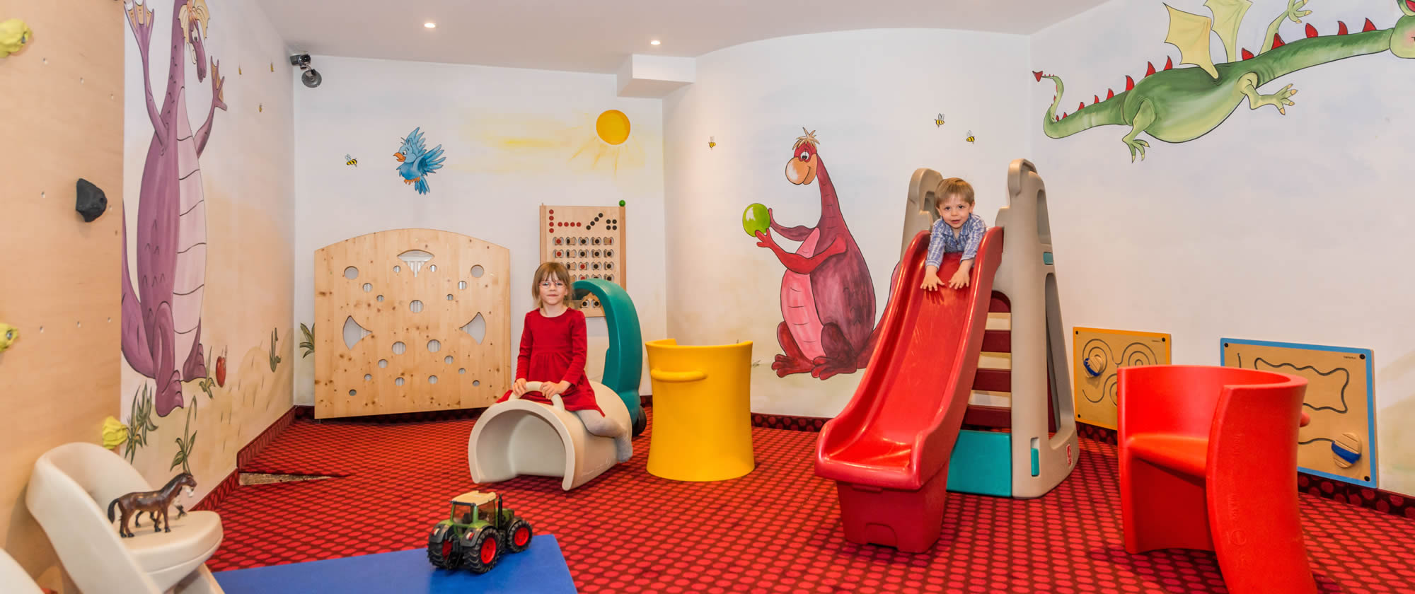 Spaß im Dino Kinderspielraum