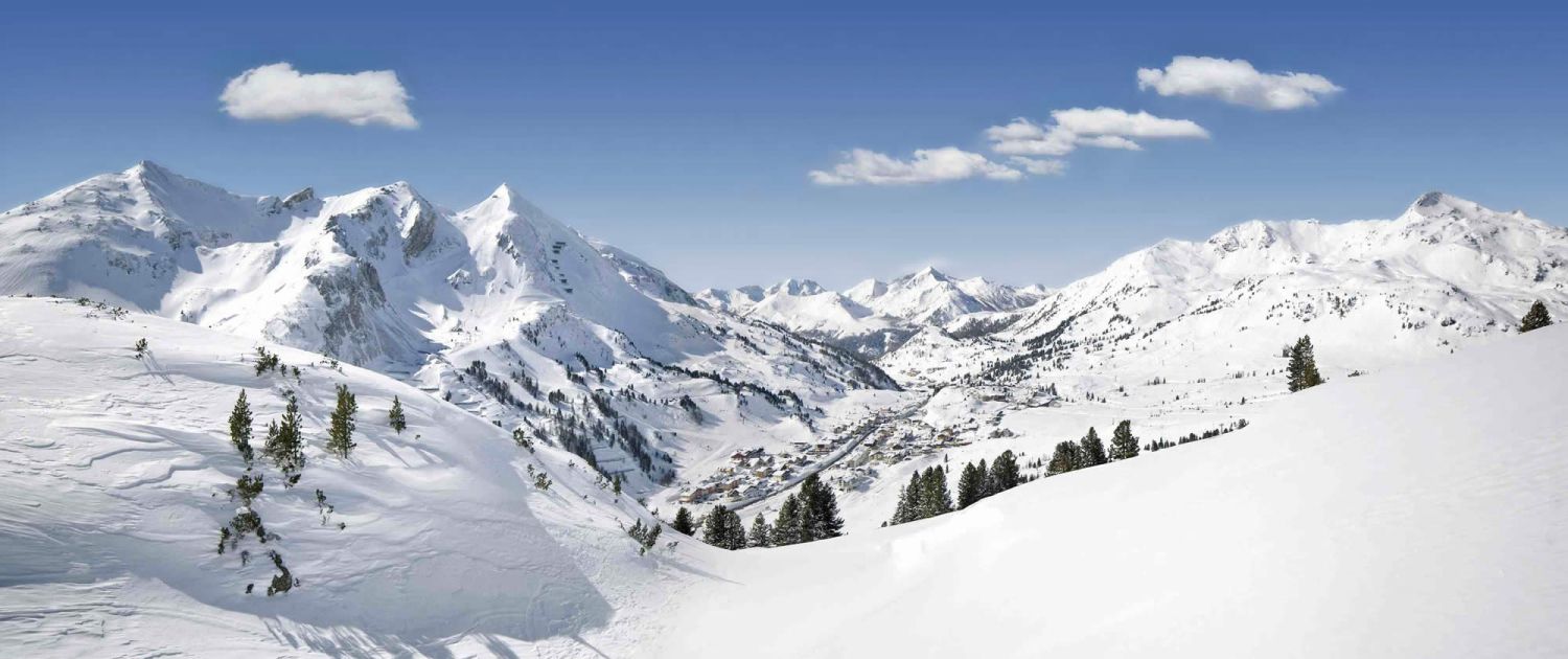 Anreise ins schneesichere Obertauern zum 4 Sterne Romantik-Apparthotel Schrotteralm & Almschlössl in Obertauern direkt an der Piste mit Panoramahallenbad