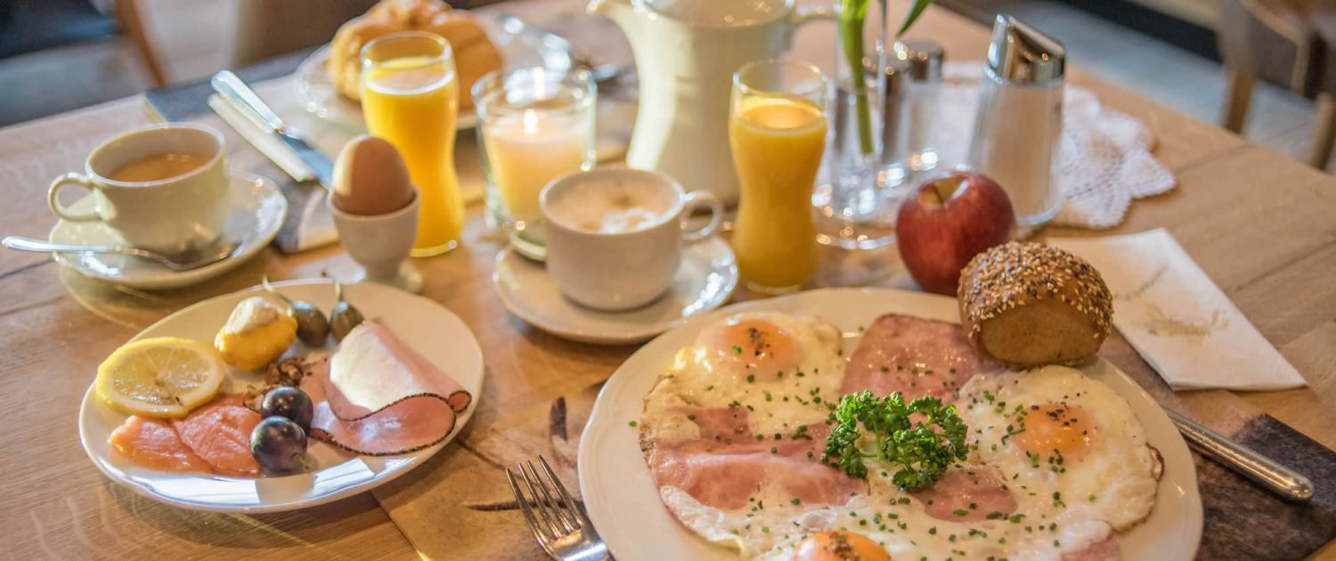 Verwöhn-Frühstücksbuffet mit regionalen Produkten