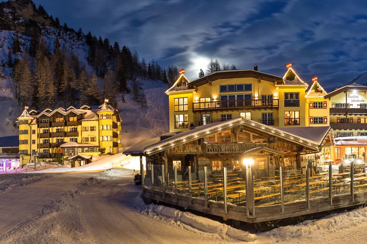Hotel Schrotteralm & Almschlössl mitten im Skigebiet von Obertauern