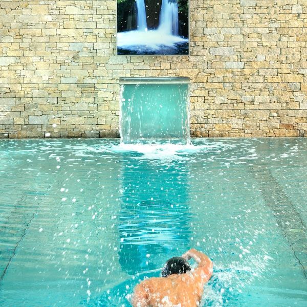 Schwimmen im Panorama-Hallenbad