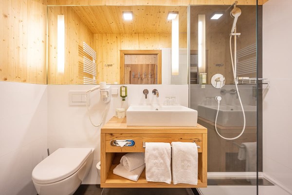 Badezimmer Doppelzimmer Bergblick